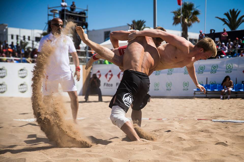 beach-wrestling-flip